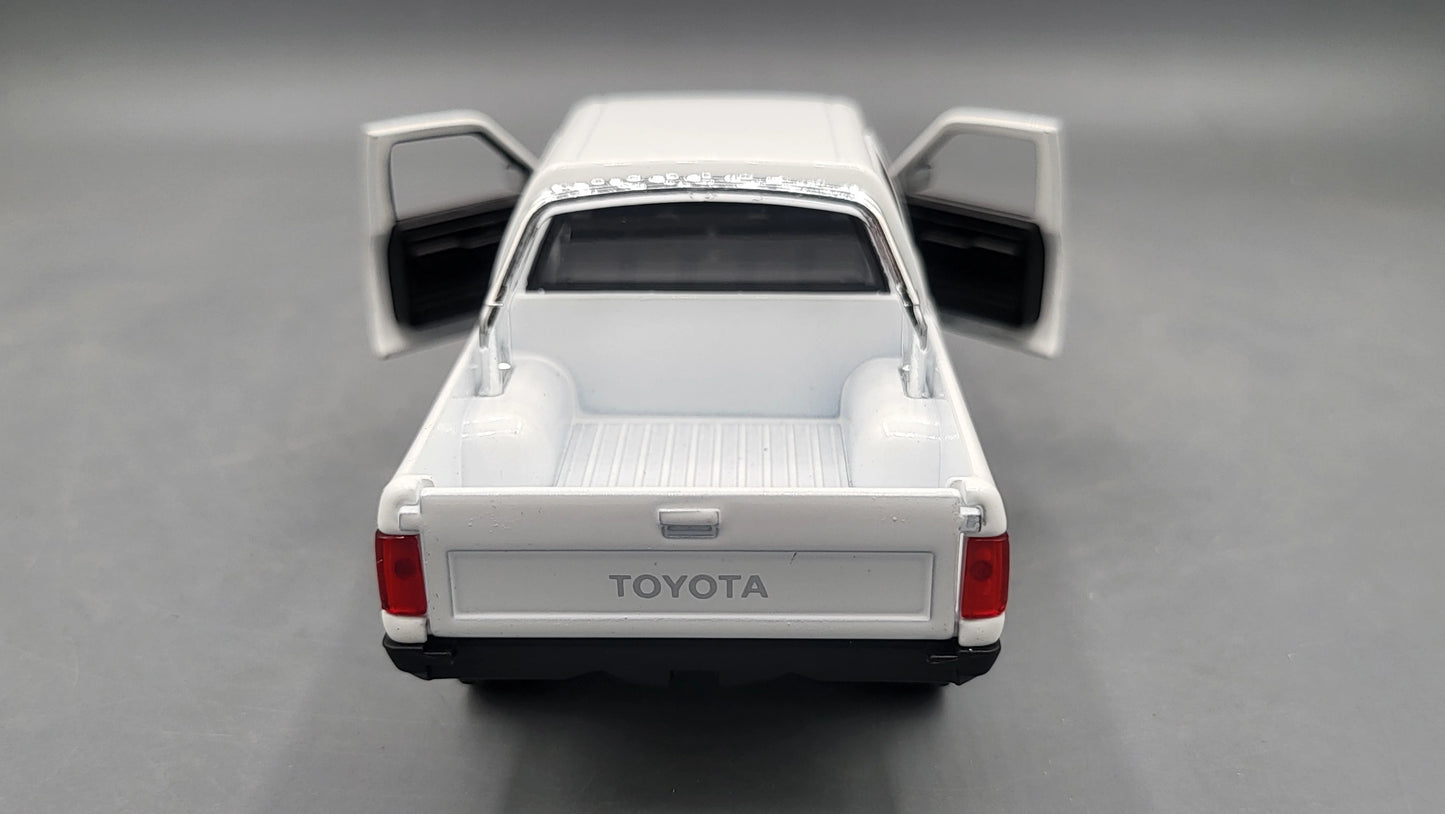 Toyota Hilux  White