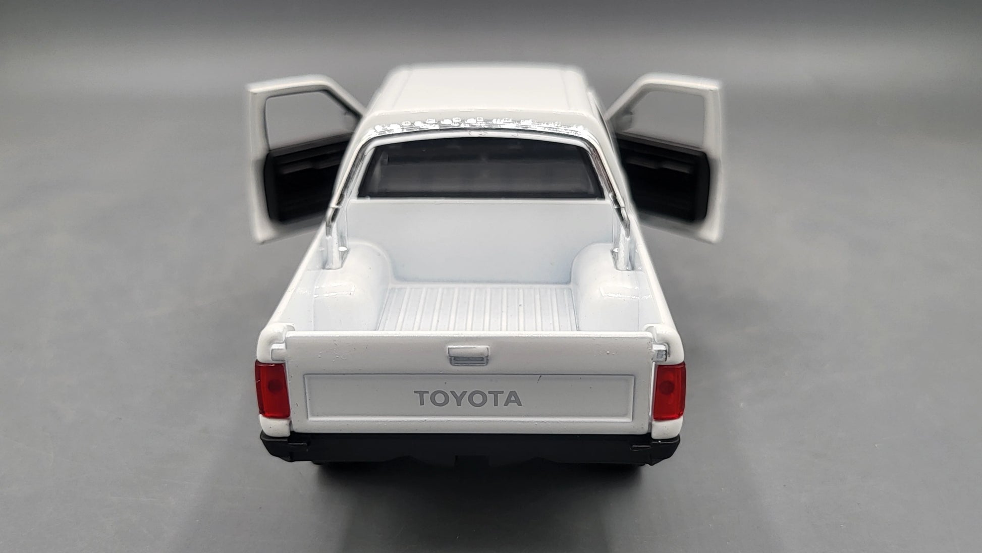 Toyota Hilux  White