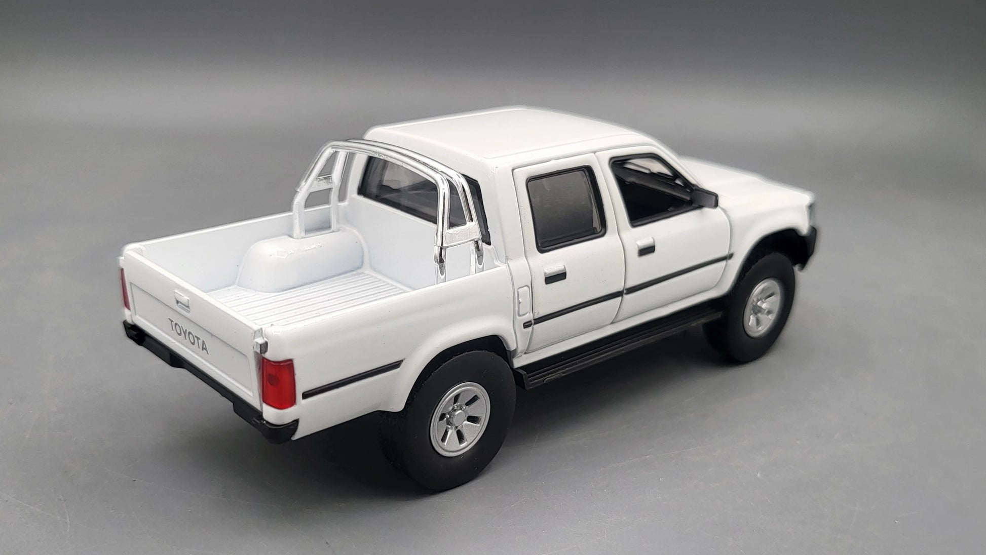 Toyota Hilux  White