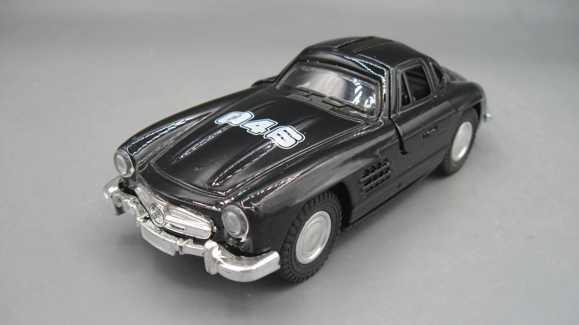 XU LI   Mercedes Benz 300 SL  Black