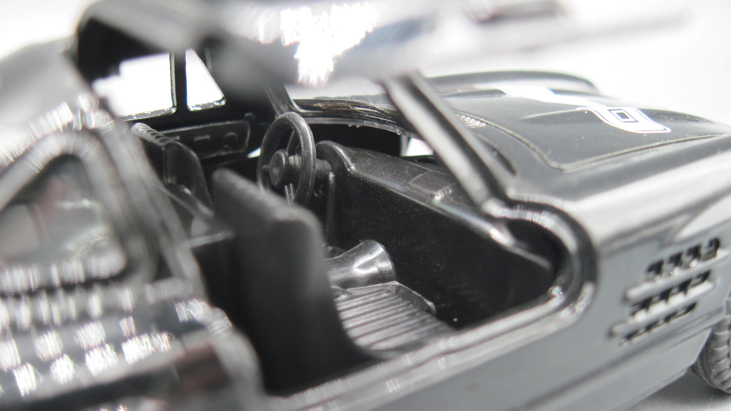 XU LI   Mercedes Benz 300 SL  Black