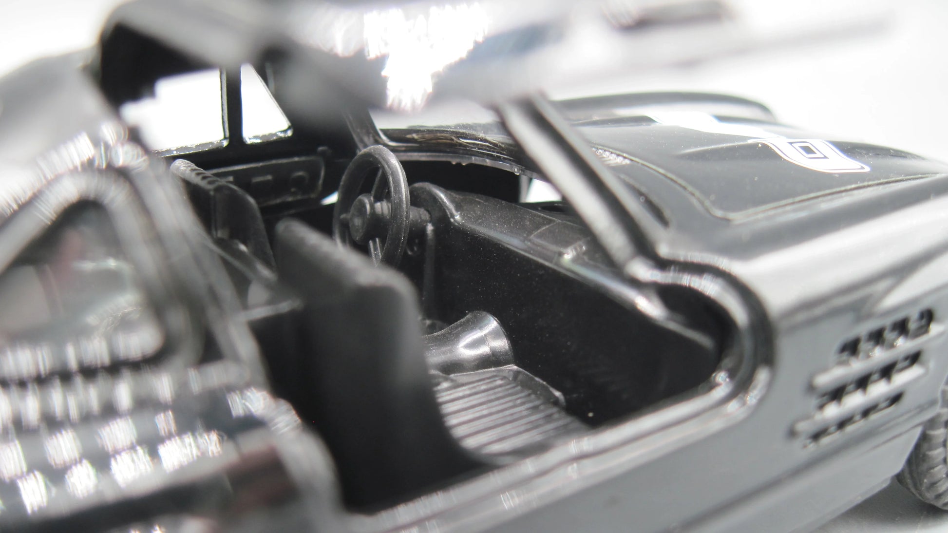 XU LI   Mercedes Benz 300 SL  Black