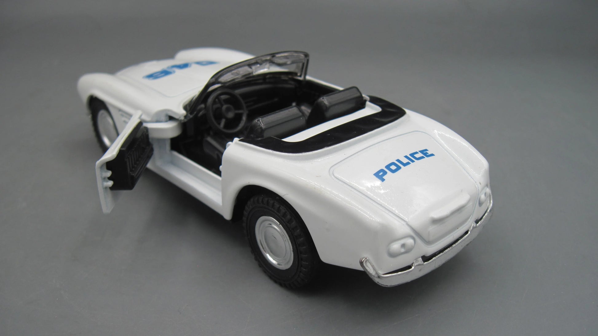 XU LI   BMW 507 Convertible  White
