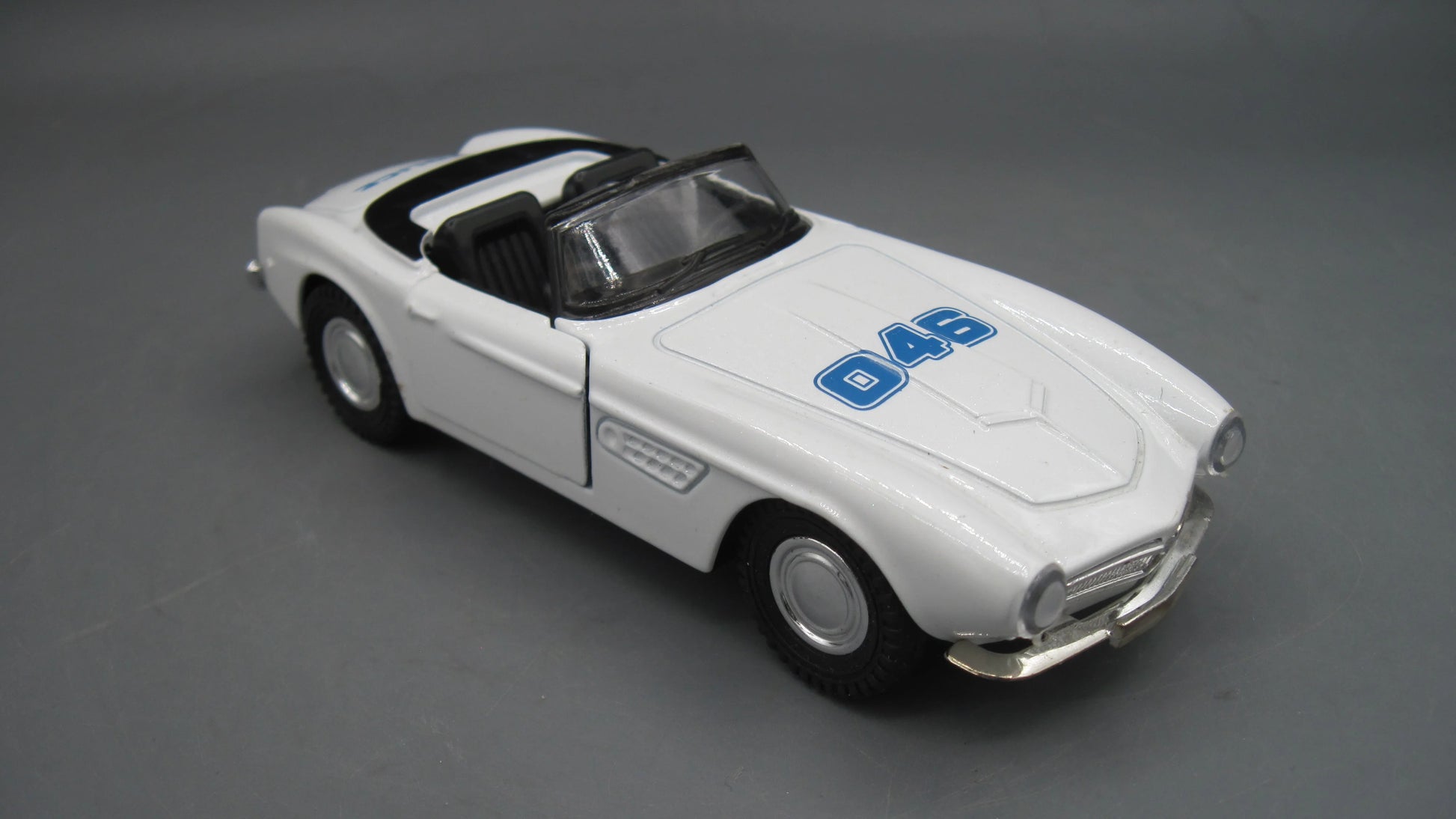 XU LI   BMW 507 Convertible  White