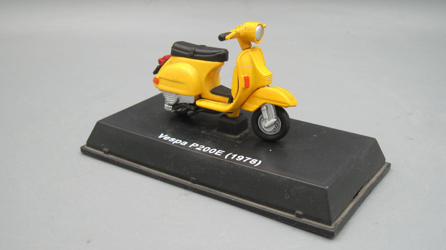 New-Ray   Vespa P200E 1978 Yellow