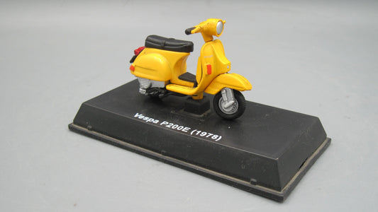 New-Ray   Vespa P200E 1978 Yellow