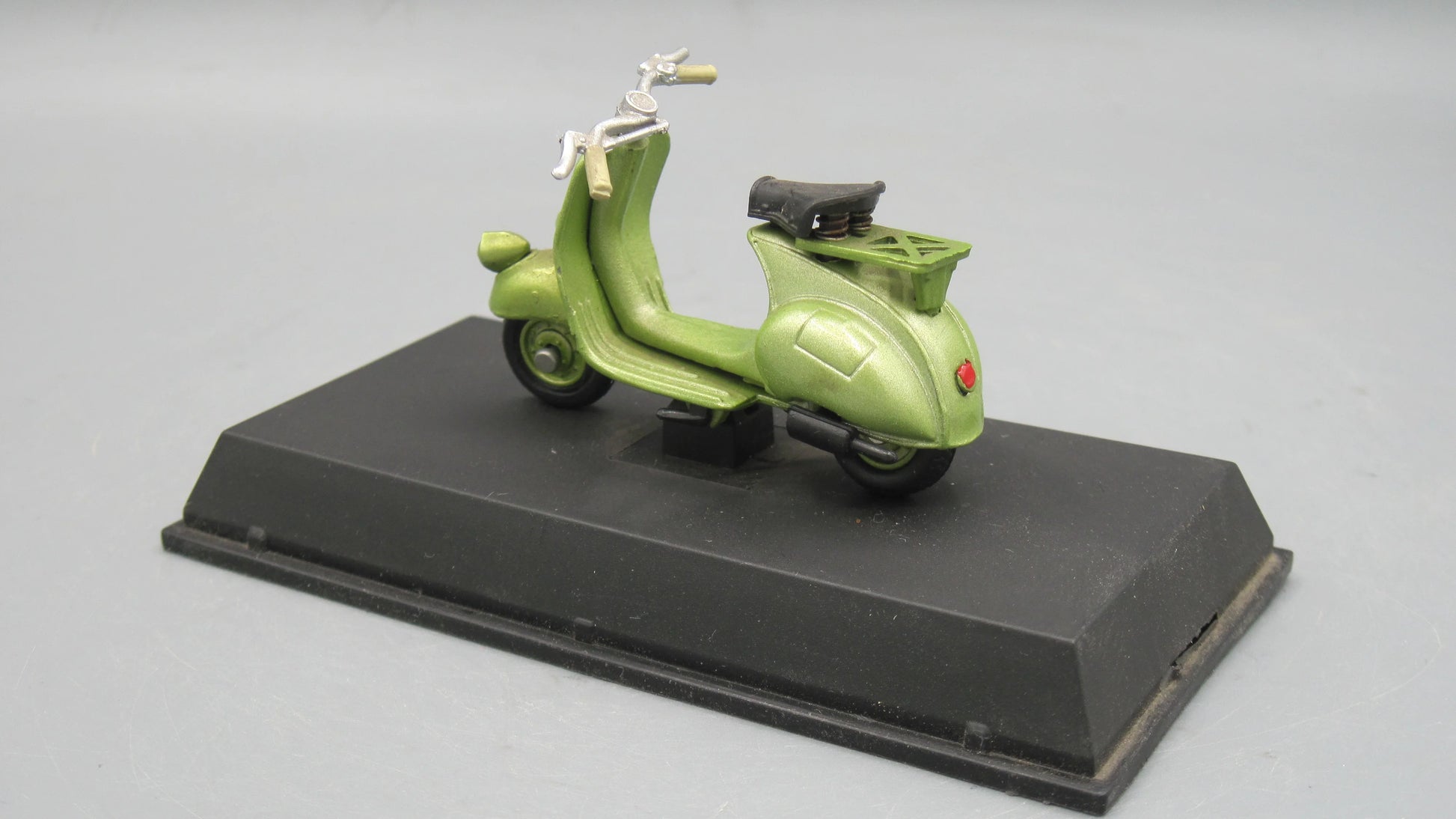 New-Ray   Vespa 125 1948 Green