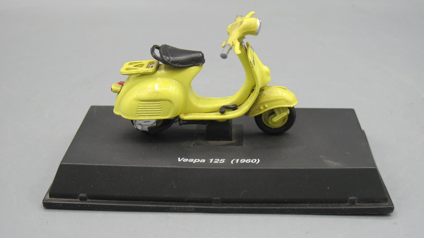 New-Ray   Vespa 125 1960 Yellow