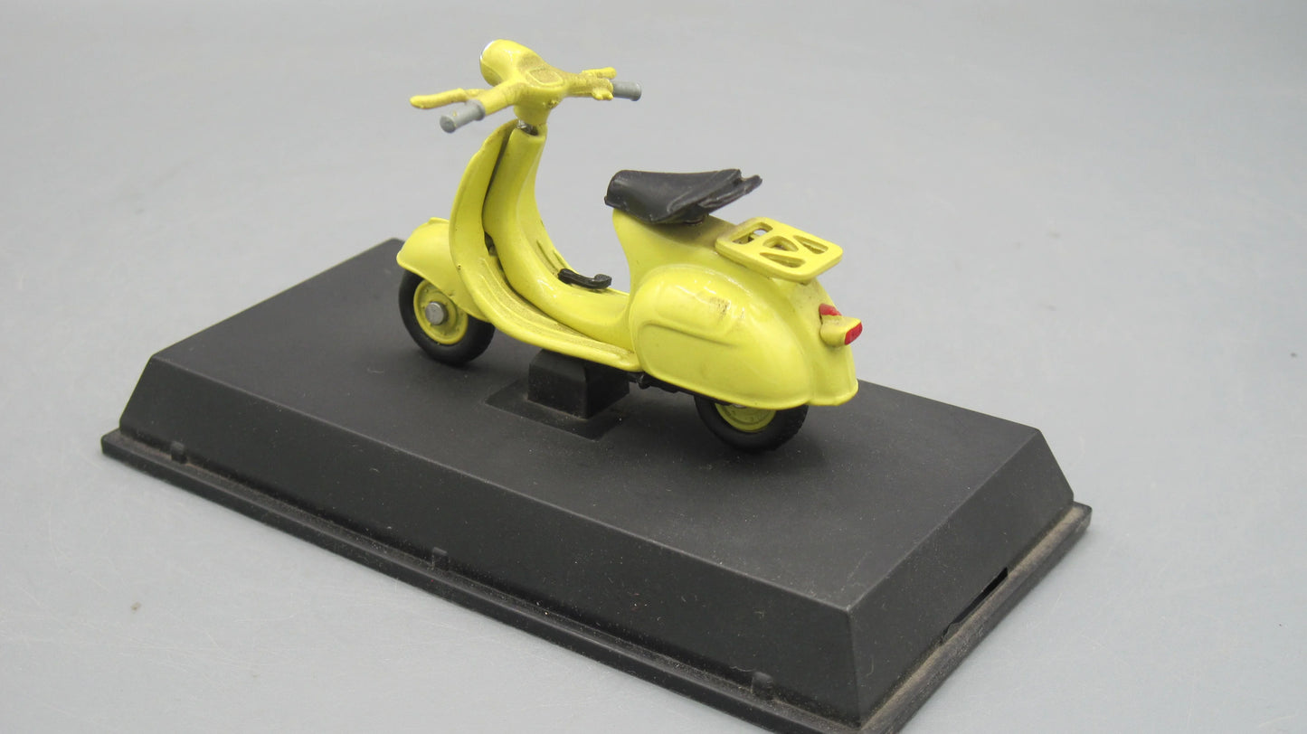 New-Ray   Vespa 125 1960 Yellow