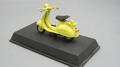 New-Ray   Vespa 125 1960 Yellow