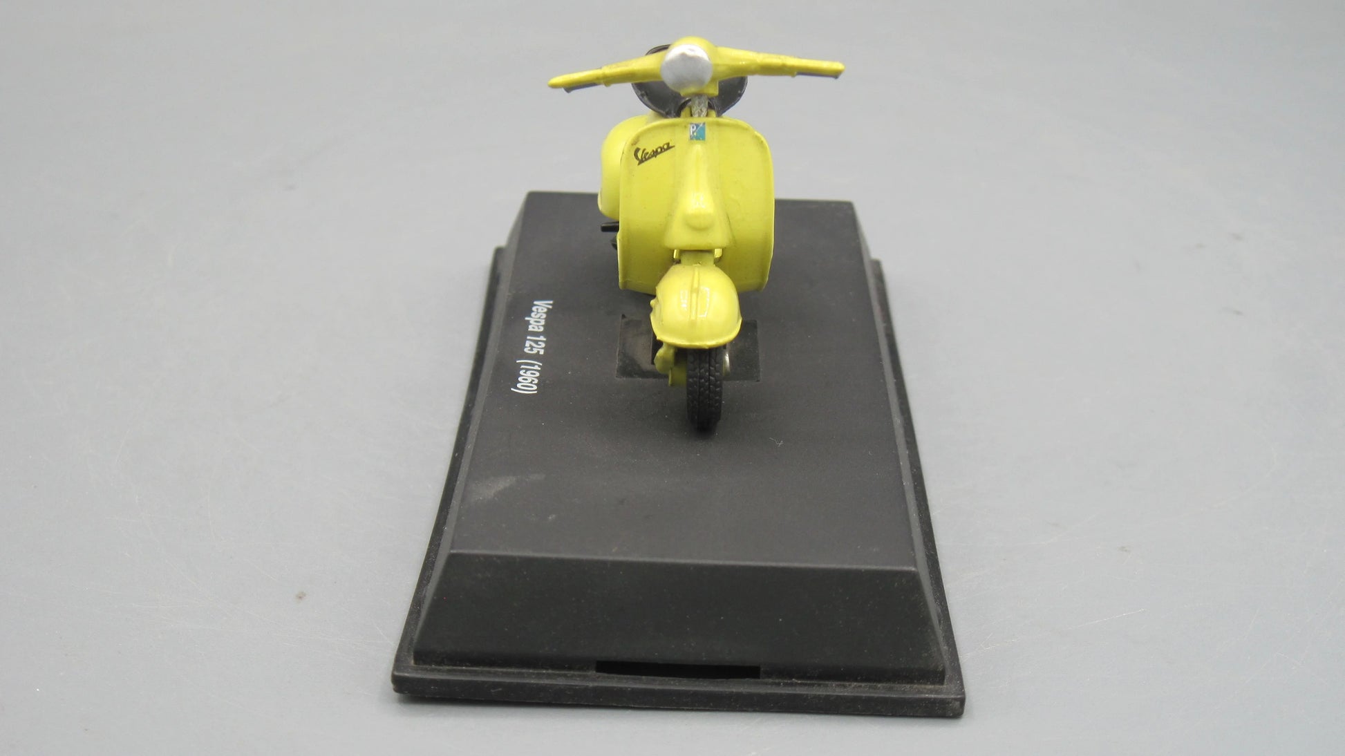 New-Ray   Vespa 125 1960 Yellow