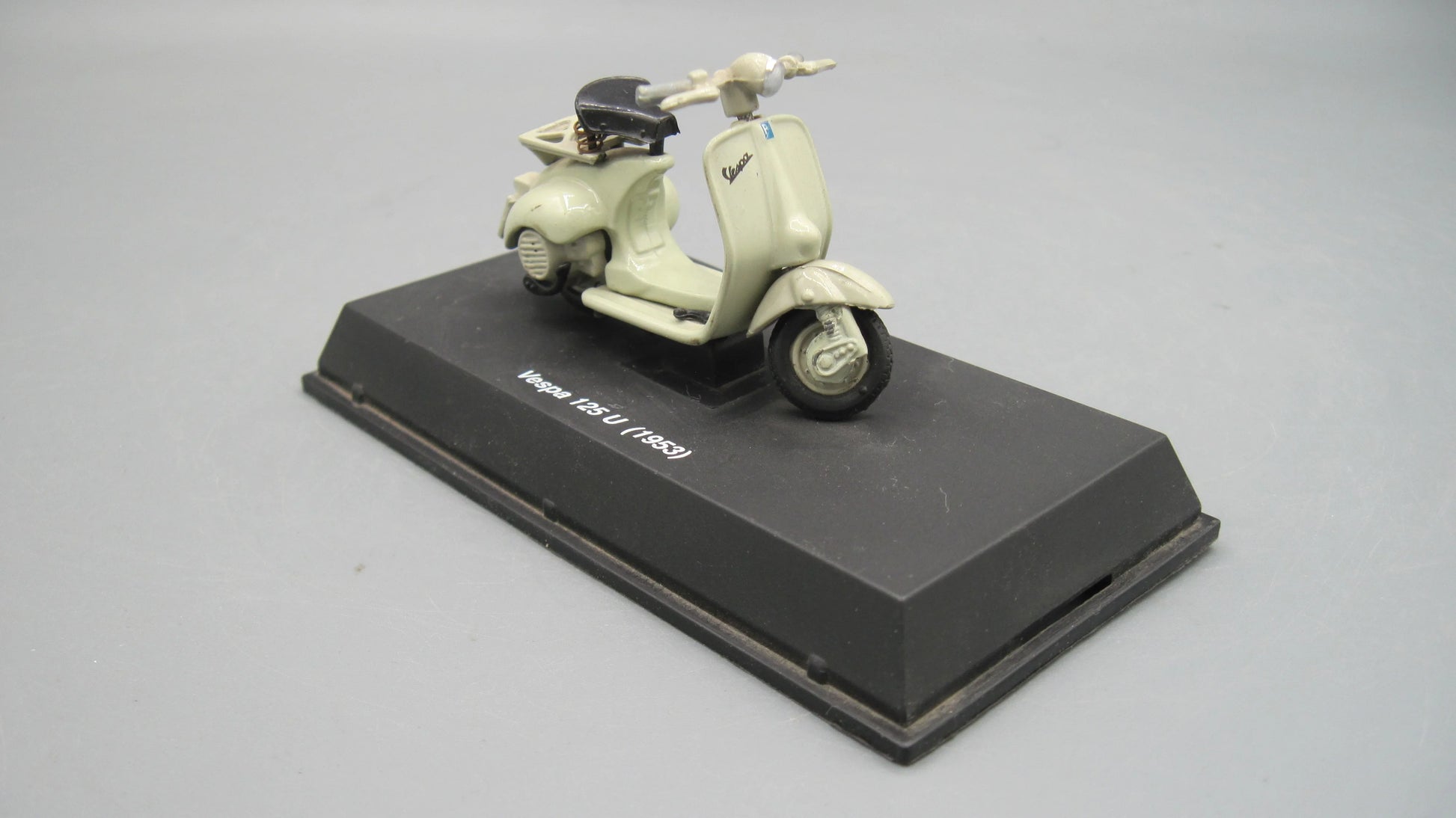 New-Ray   Vespa 125 U 1953 Grey