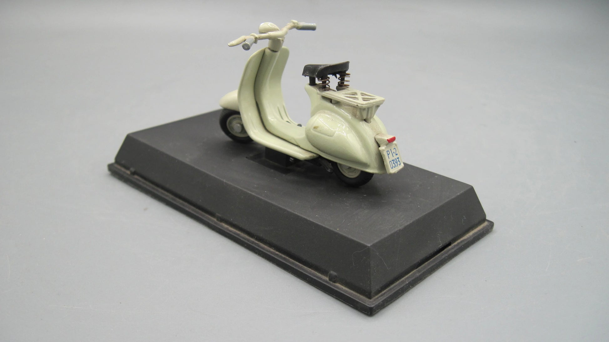 New-Ray   Vespa 125 U 1953 Grey