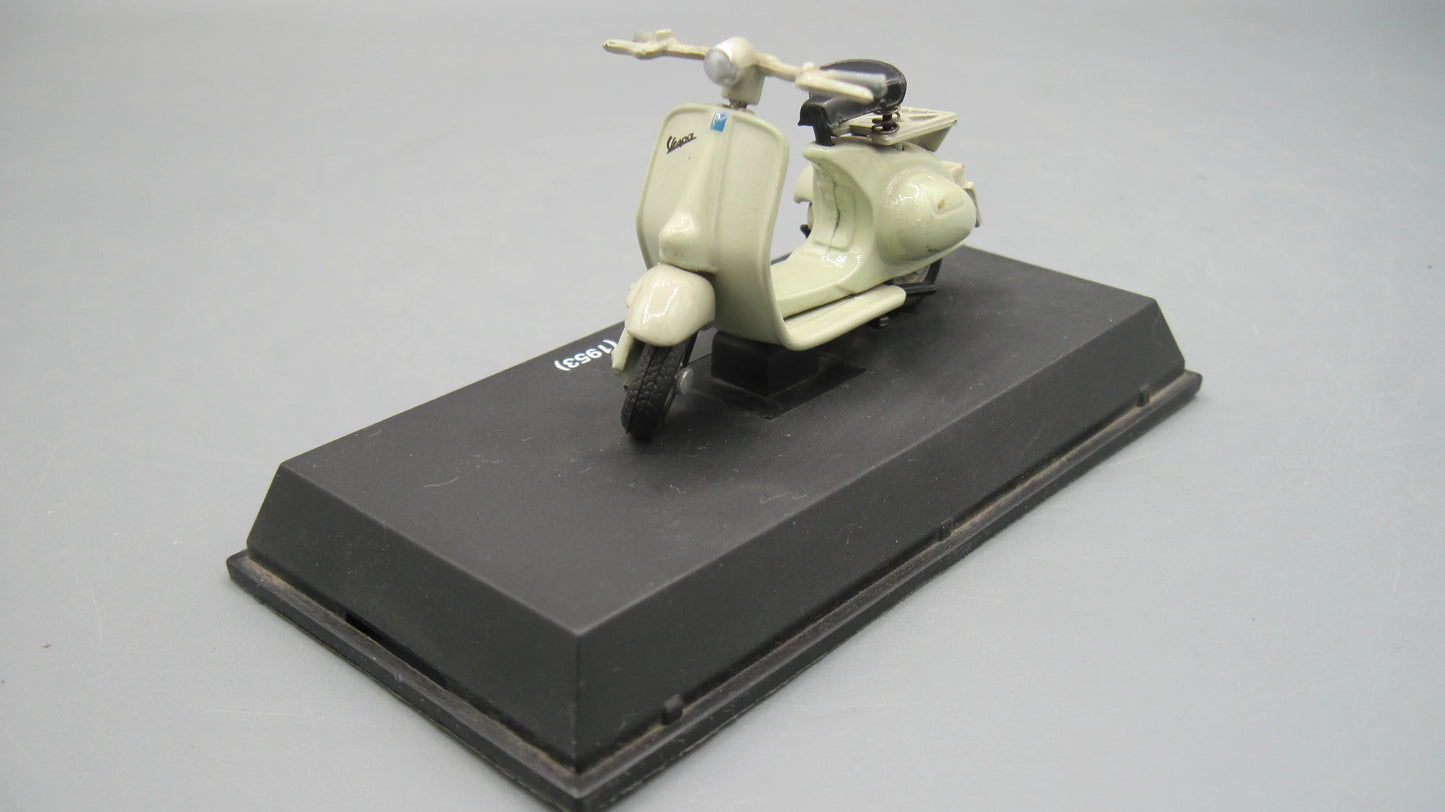 New-Ray   Vespa 125 U 1953 Grey