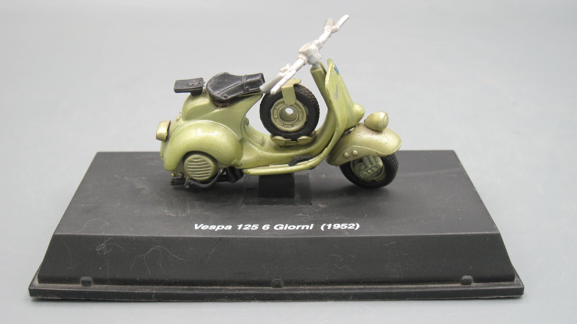 New-Ray   Vespa 125 6 Giorni 1952 Golden