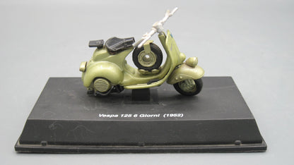 New-Ray   Vespa 125 6 Giorni 1952 Golden