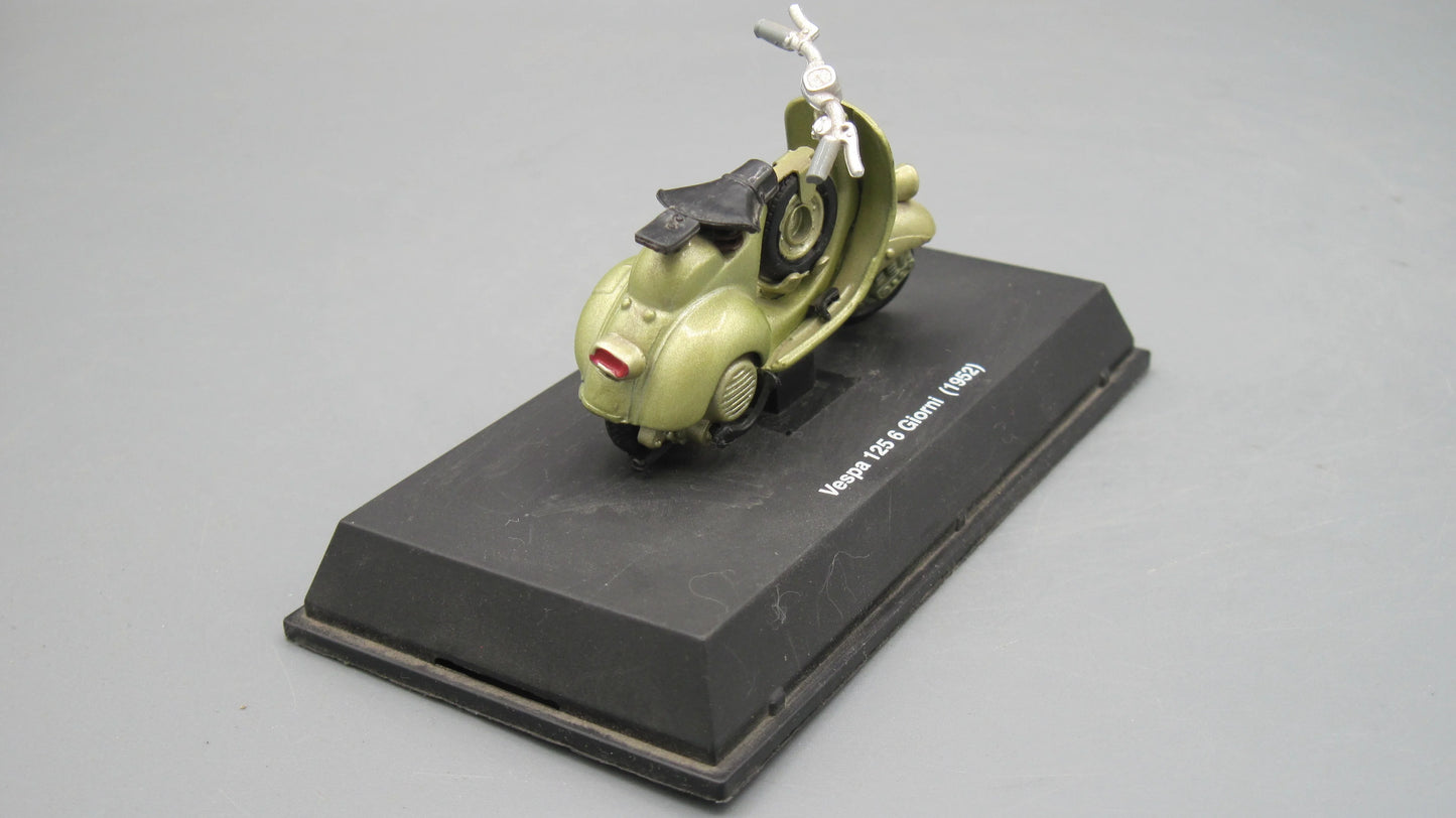 New-Ray   Vespa 125 6 Giorni 1952 Golden
