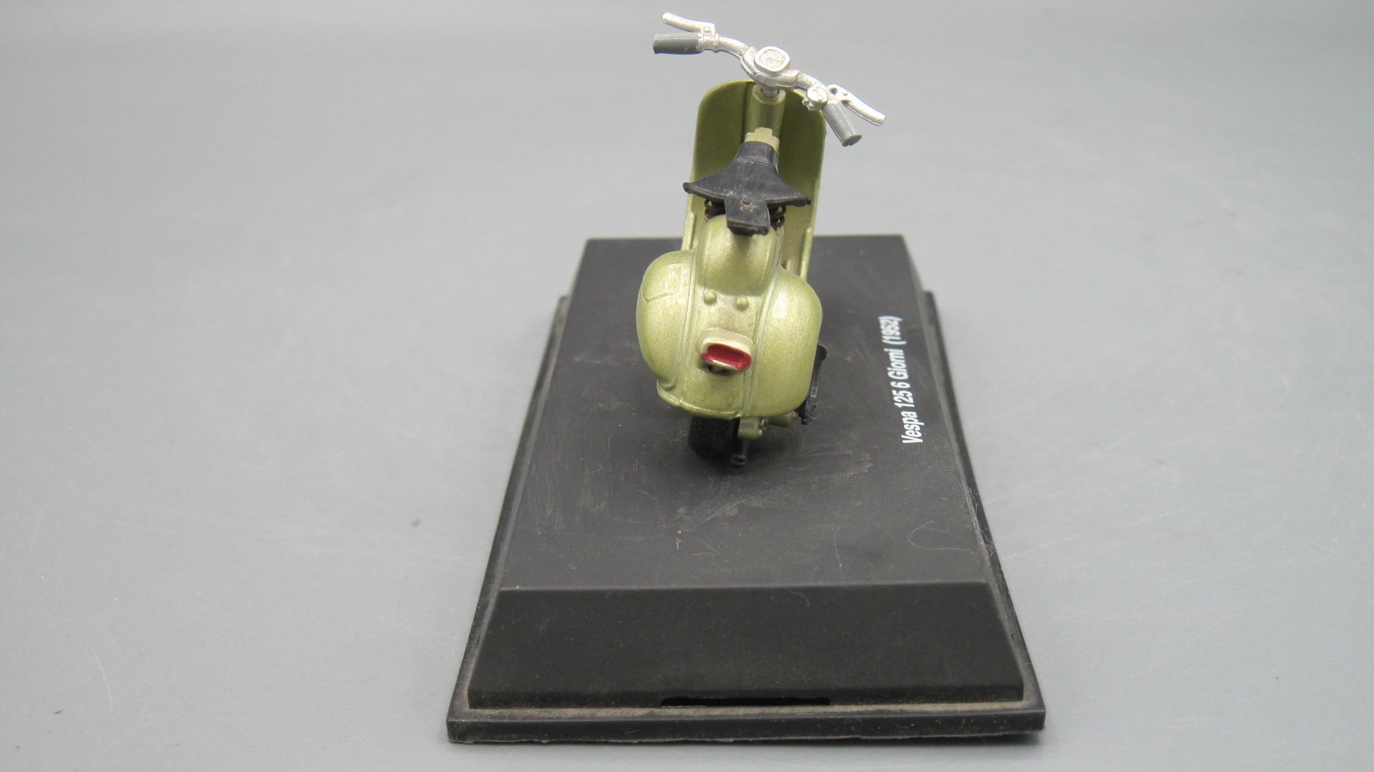 New-Ray   Vespa 125 6 Giorni 1952 Golden