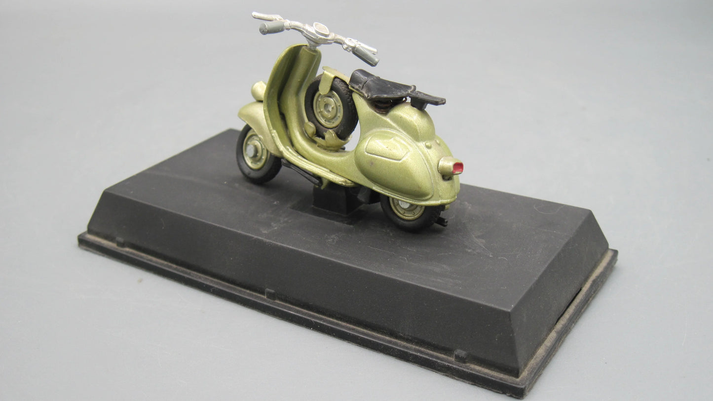 New-Ray   Vespa 125 6 Giorni 1952 Golden