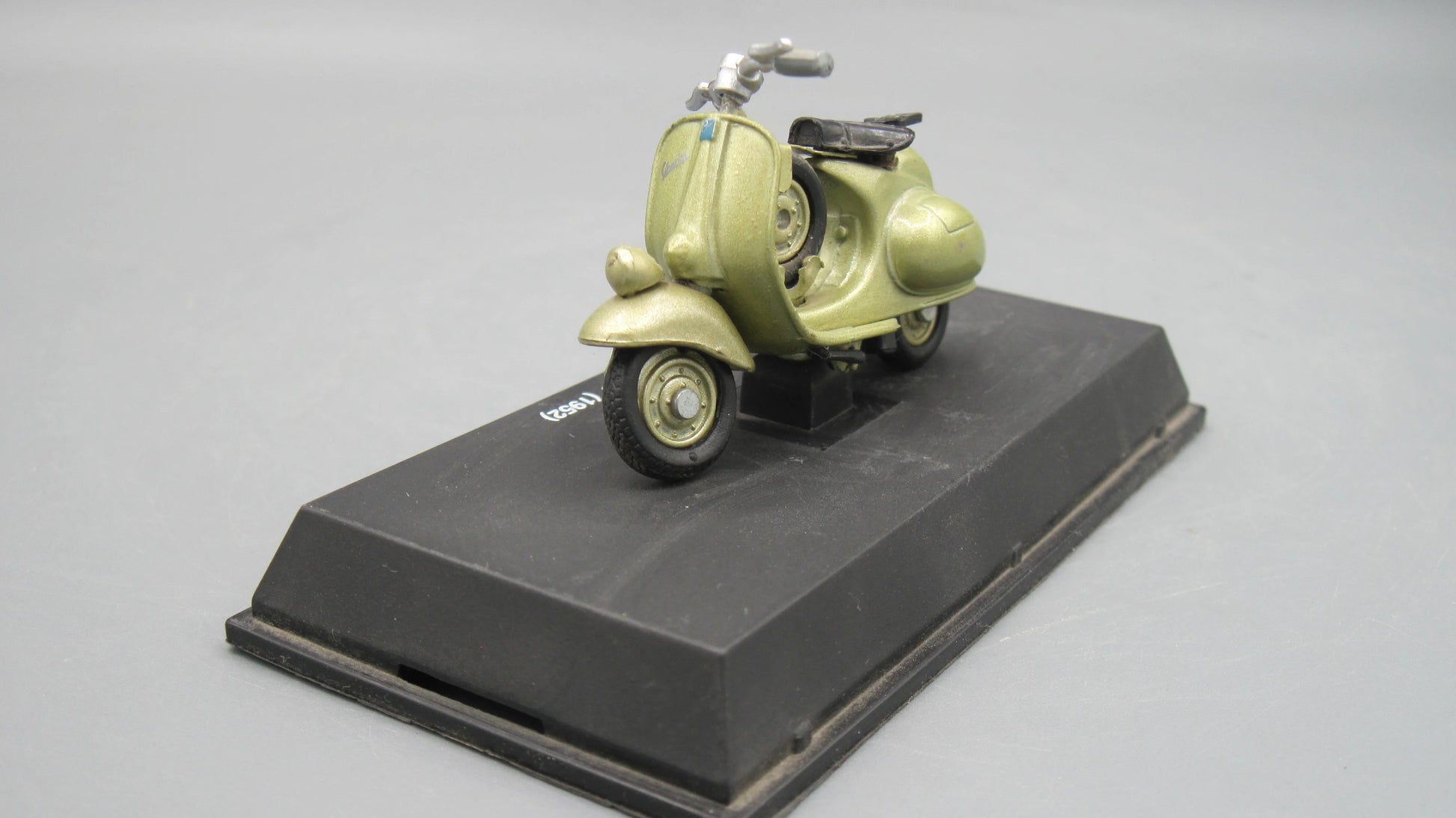 New-Ray   Vespa 125 6 Giorni 1952 Golden