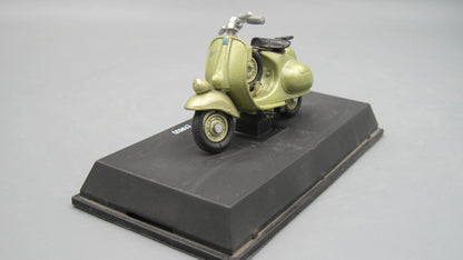 New-Ray   Vespa 125 6 Giorni 1952 Golden