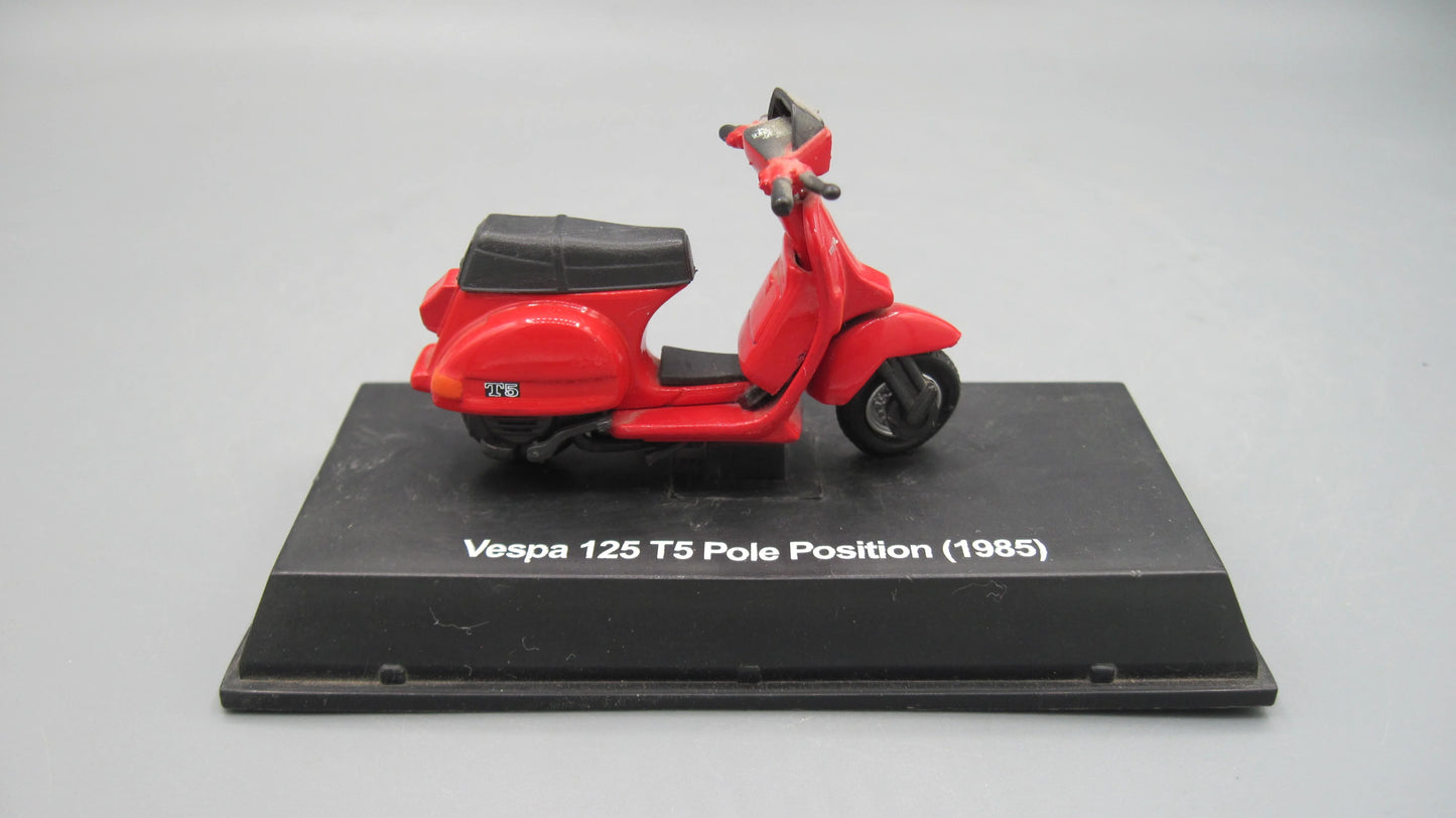 New-Ray   Vespa 125 T5 Pole Position 1985 Red