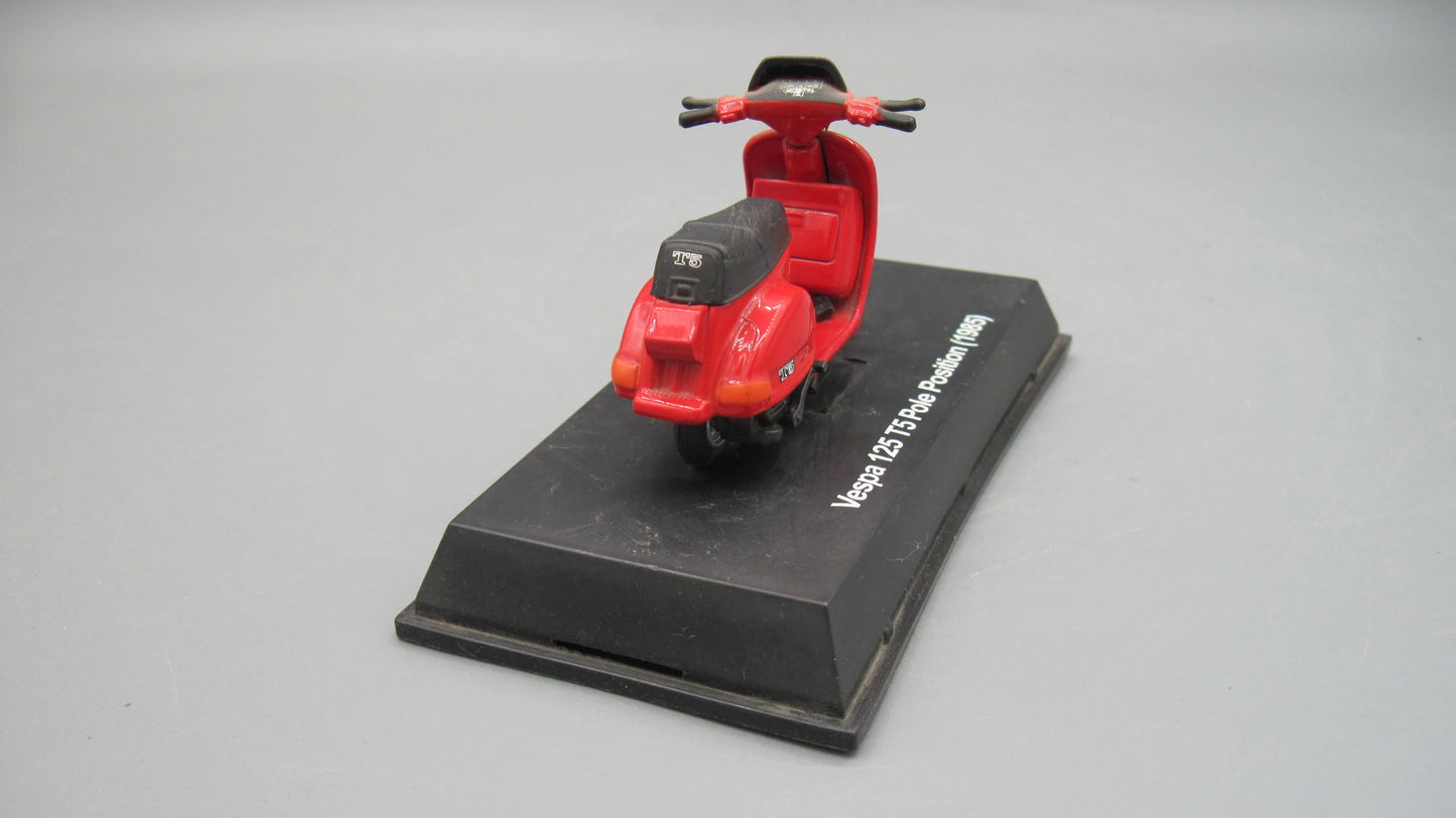 New-Ray   Vespa 125 T5 Pole Position 1985 Red