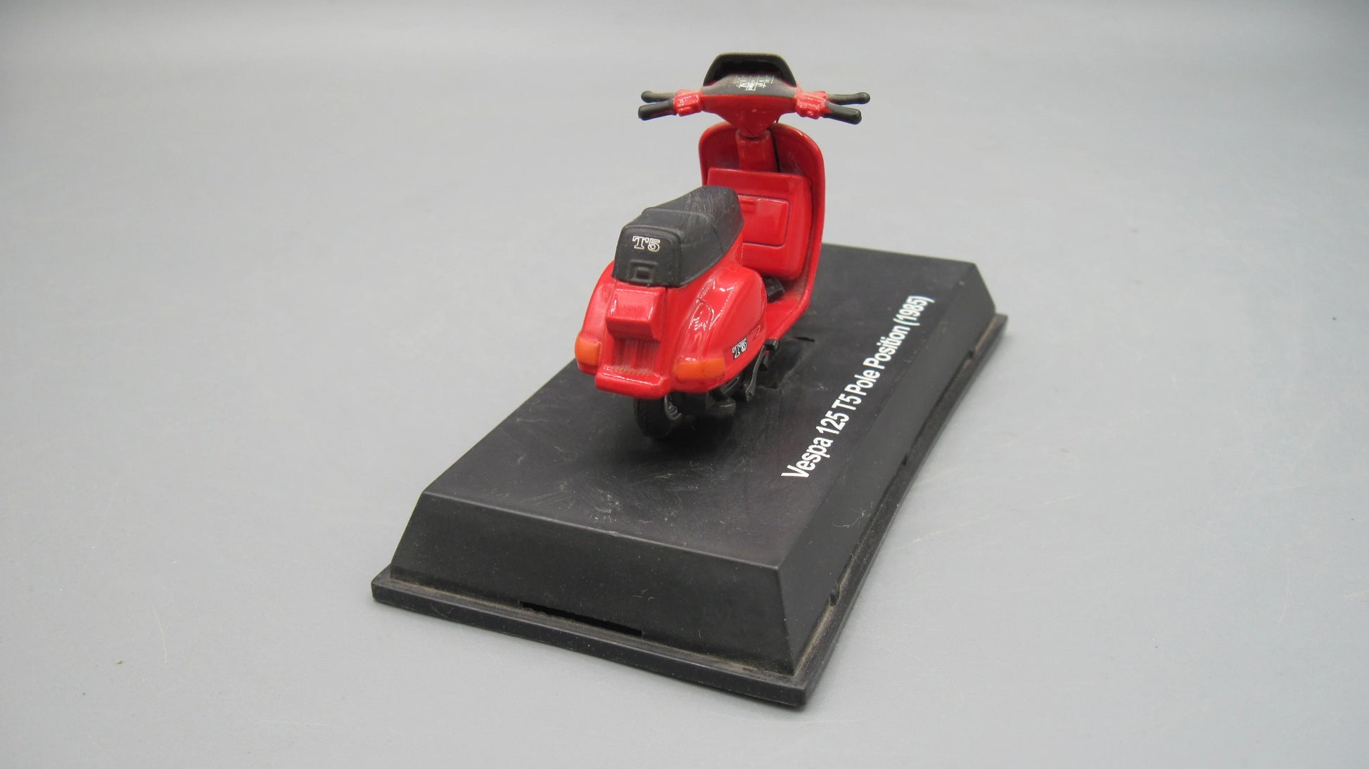 New-Ray   Vespa 125 T5 Pole Position 1985 Red