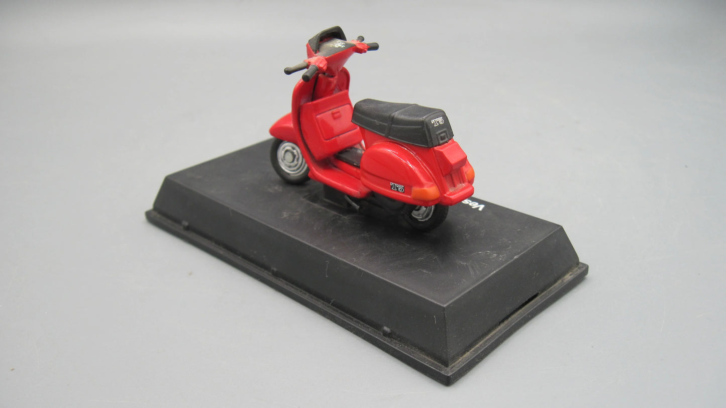 New-Ray   Vespa 125 T5 Pole Position 1985 Red