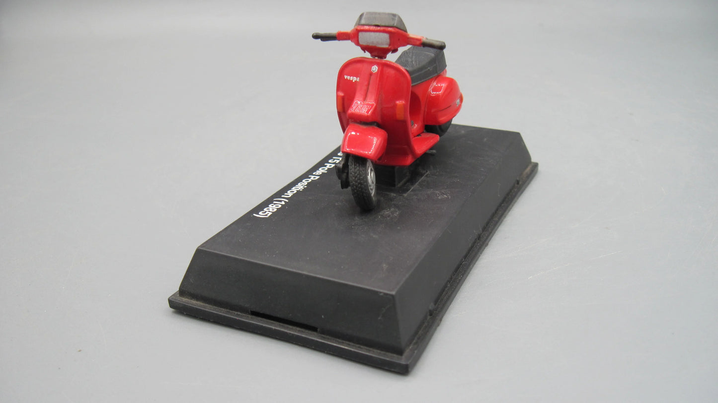 New-Ray   Vespa 125 T5 Pole Position 1985 Red