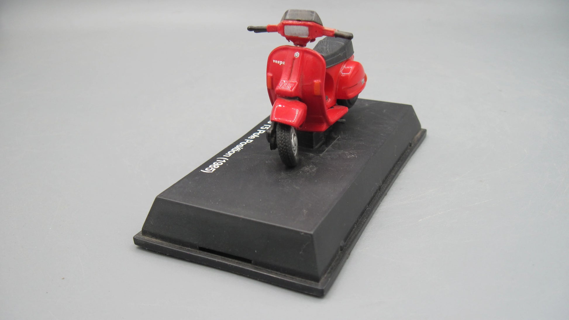 New-Ray   Vespa 125 T5 Pole Position 1985 Red