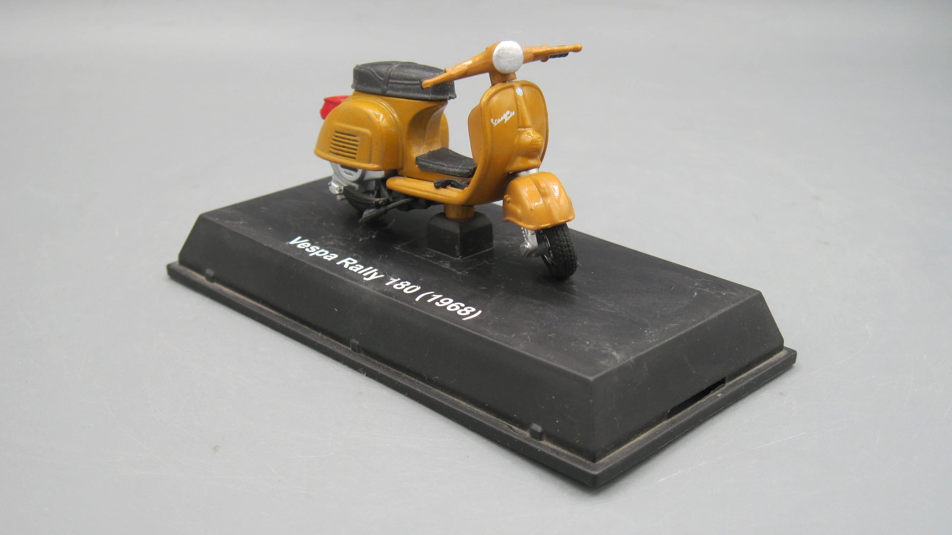 New-Ray   Vespa Rally 180 1968 Mustard