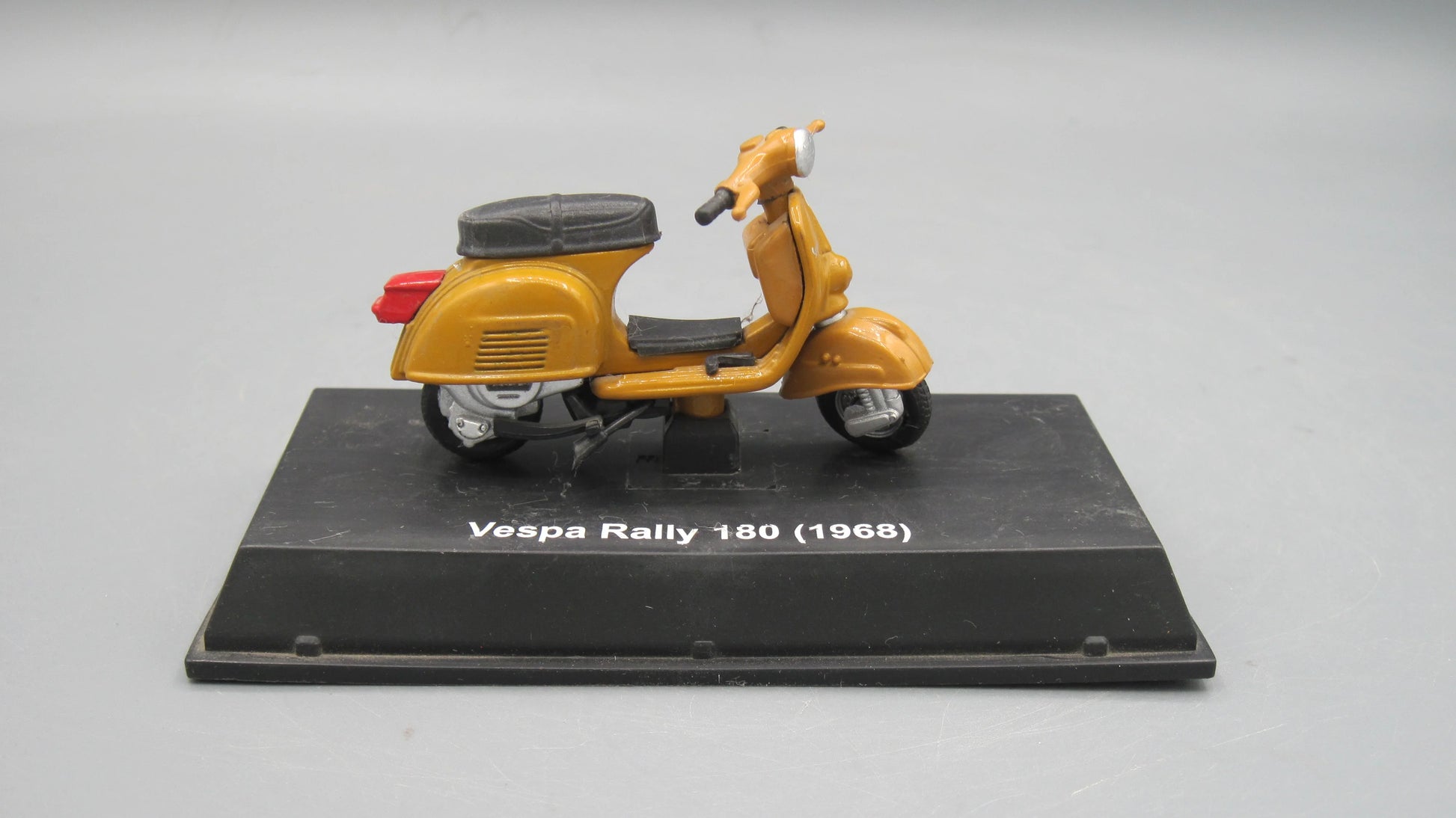 New-Ray   Vespa Rally 180 1968 Mustard