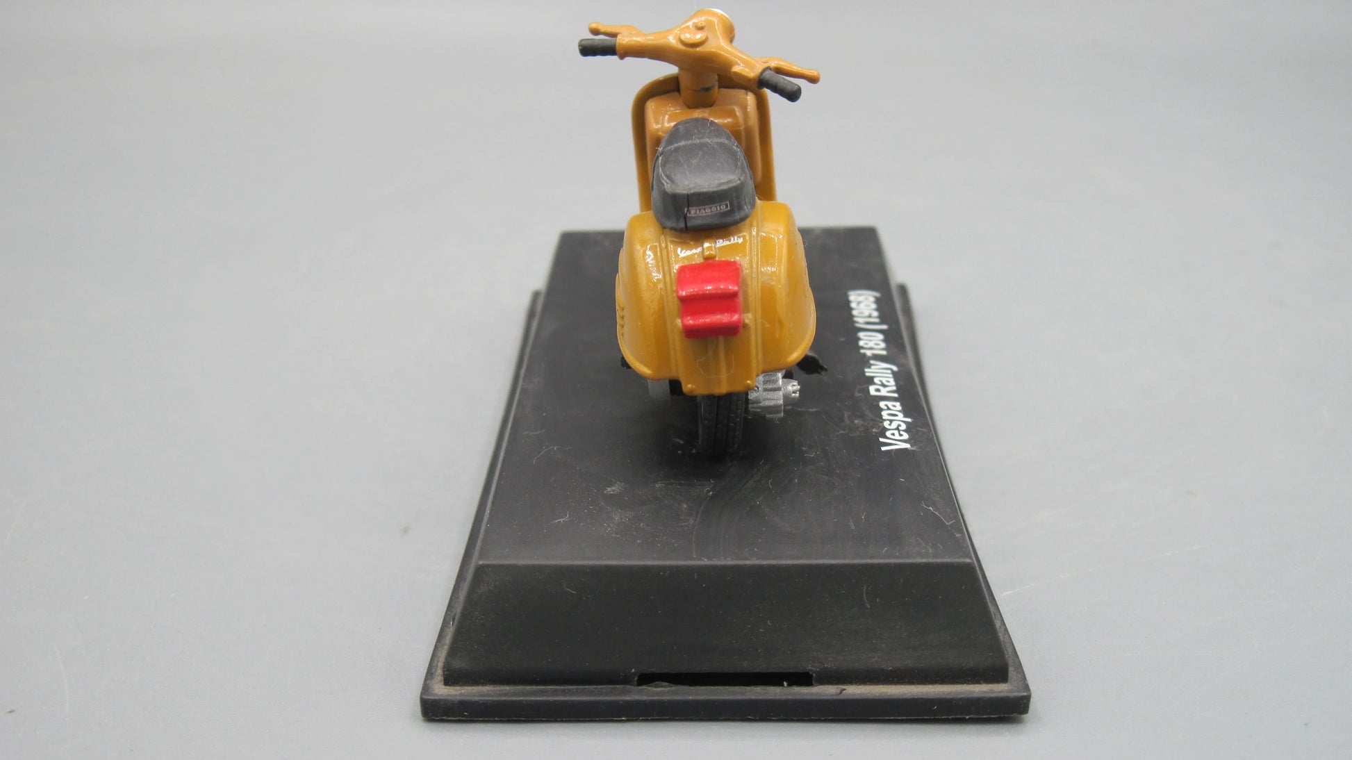 New-Ray   Vespa Rally 180 1968 Mustard