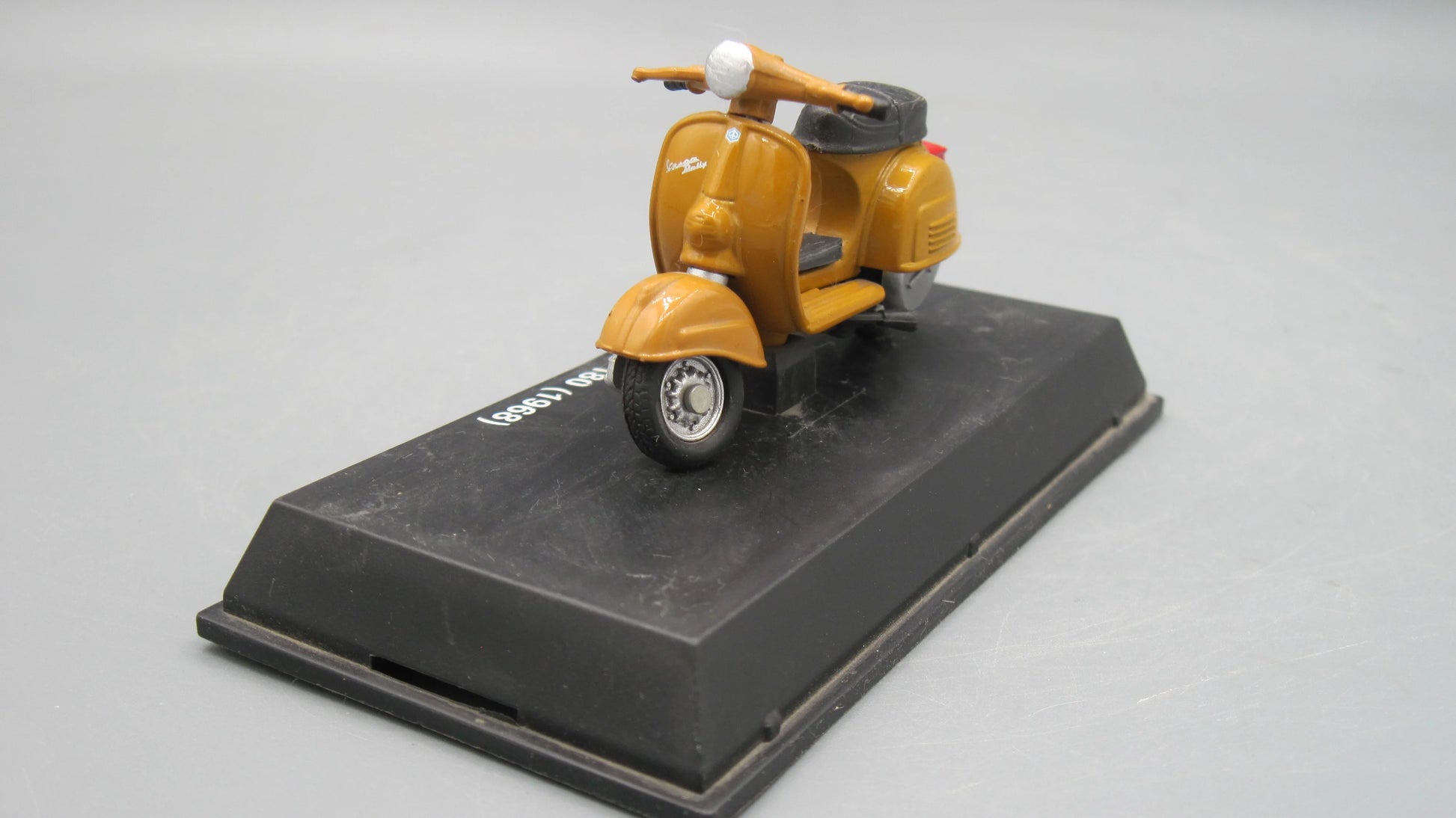 New-Ray   Vespa Rally 180 1968 Mustard