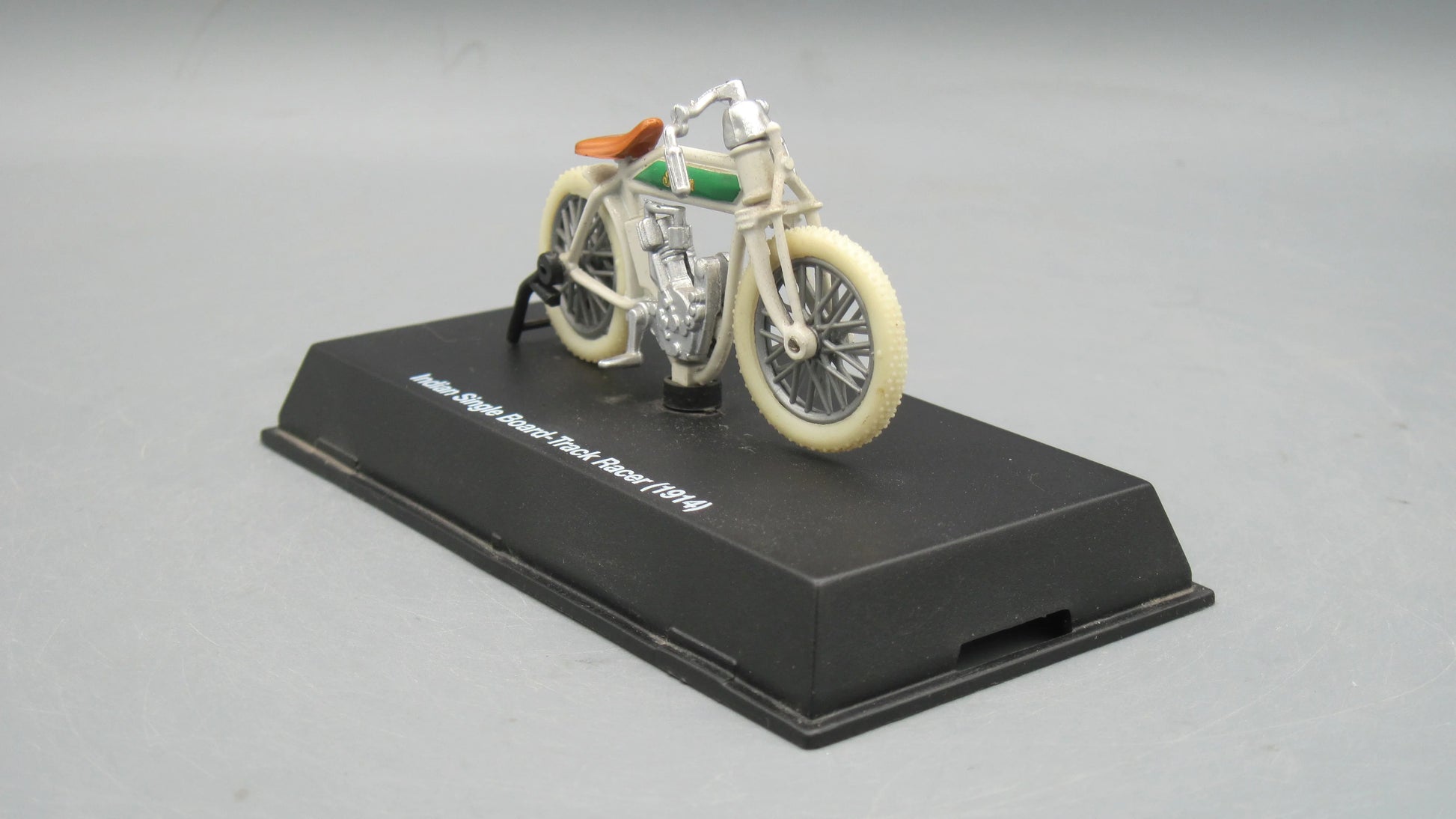 New-Ray   Indian Single Board-Track Racer 1914 Off white