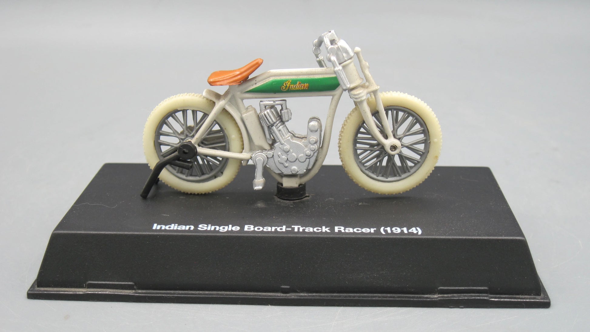 New-Ray   Indian Single Board-Track Racer 1914 Off white