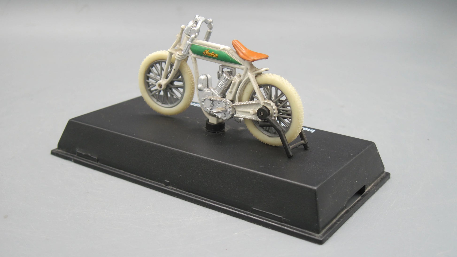 New-Ray   Indian Single Board-Track Racer 1914 Off white
