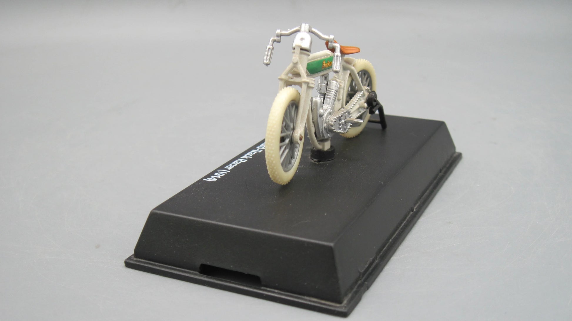 New-Ray   Indian Single Board-Track Racer 1914 Off white