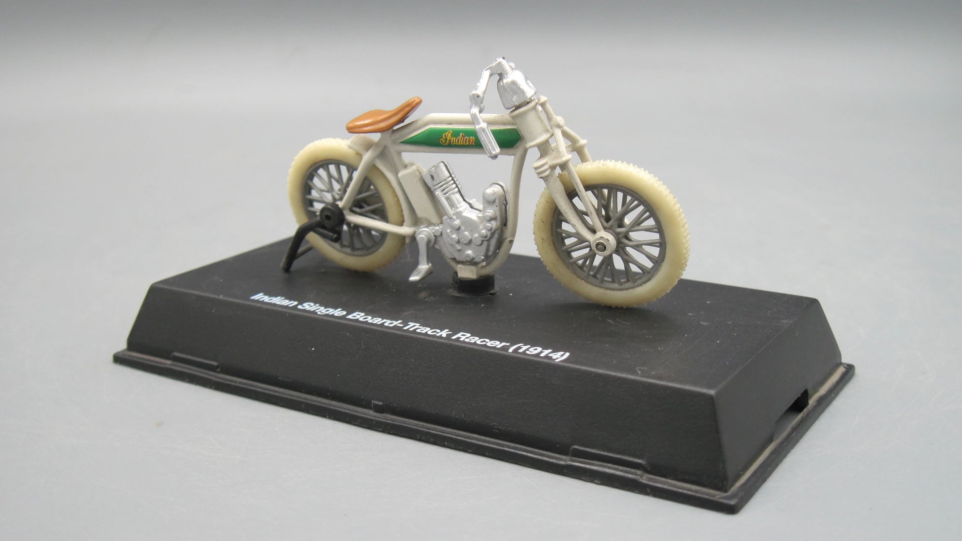 New-Ray   Indian Single Board-Track Racer 1914 Off white