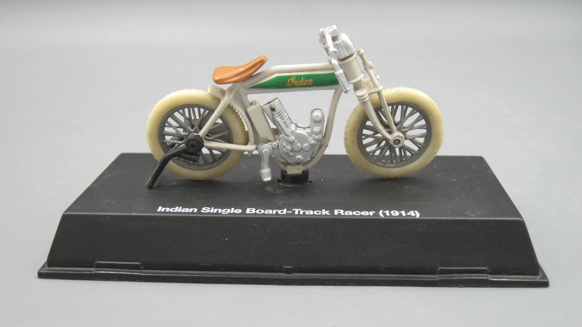 New-Ray   Indian Single Board-Track Racer 1914 Off white