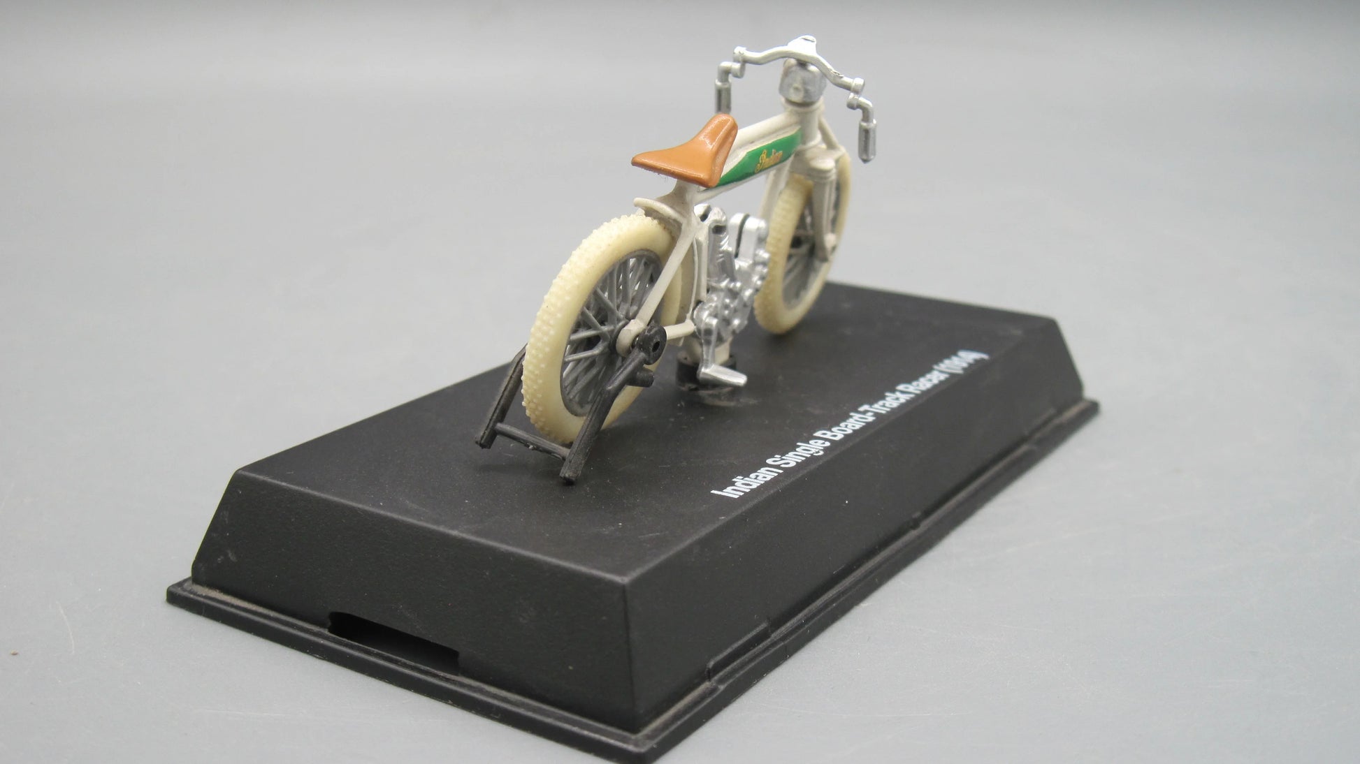New-Ray   Indian Single Board-Track Racer 1914 Off white