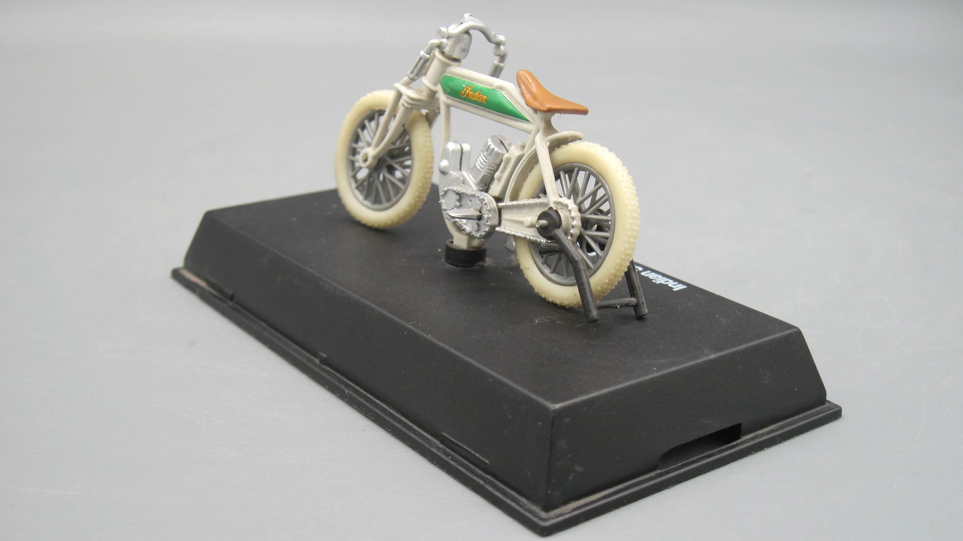 New-Ray   Indian Single Board-Track Racer 1914 Off white