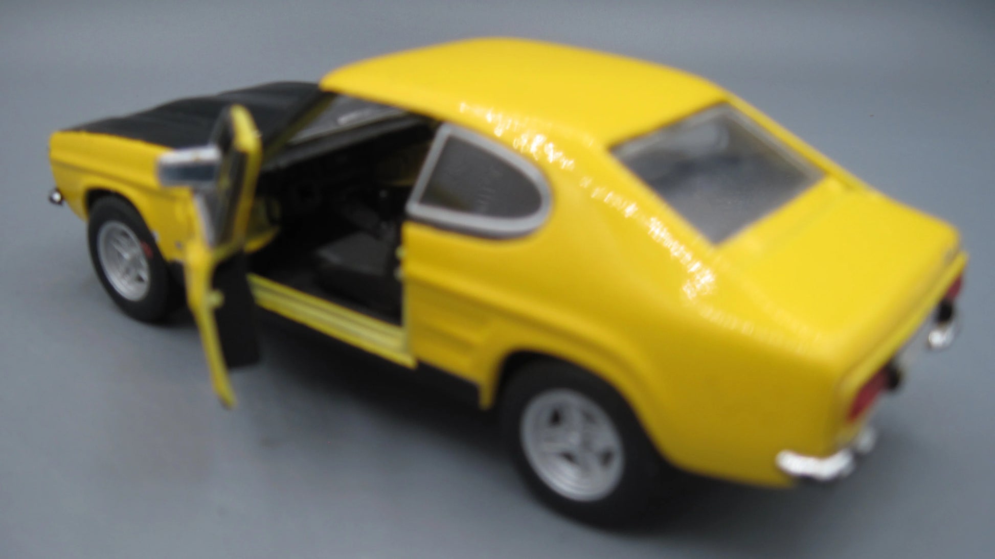 Bburago   Ford Capri RS2600 1970 Yellow