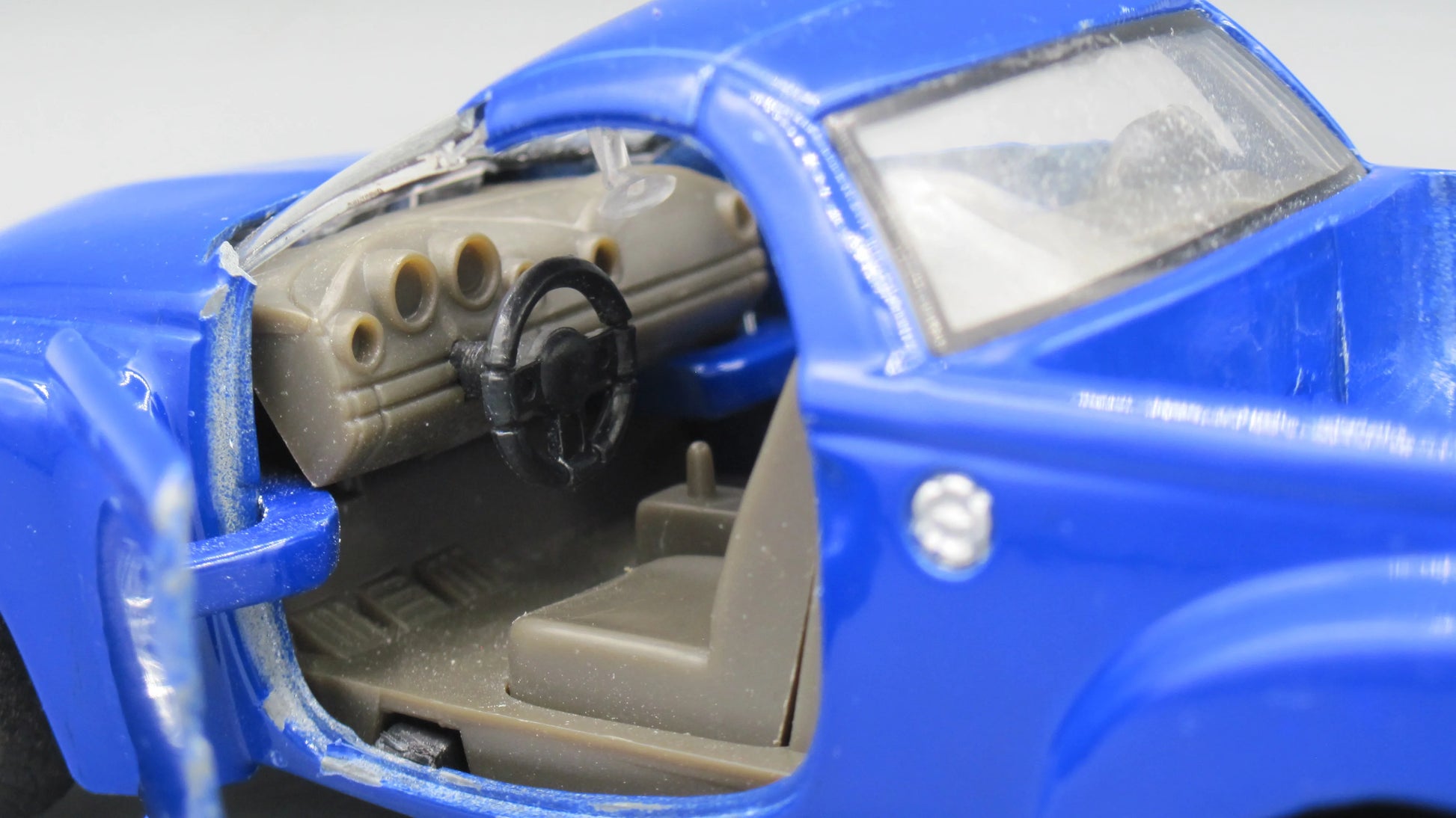 Boley Corporation   Chevrolet SSR  2000 Blue
