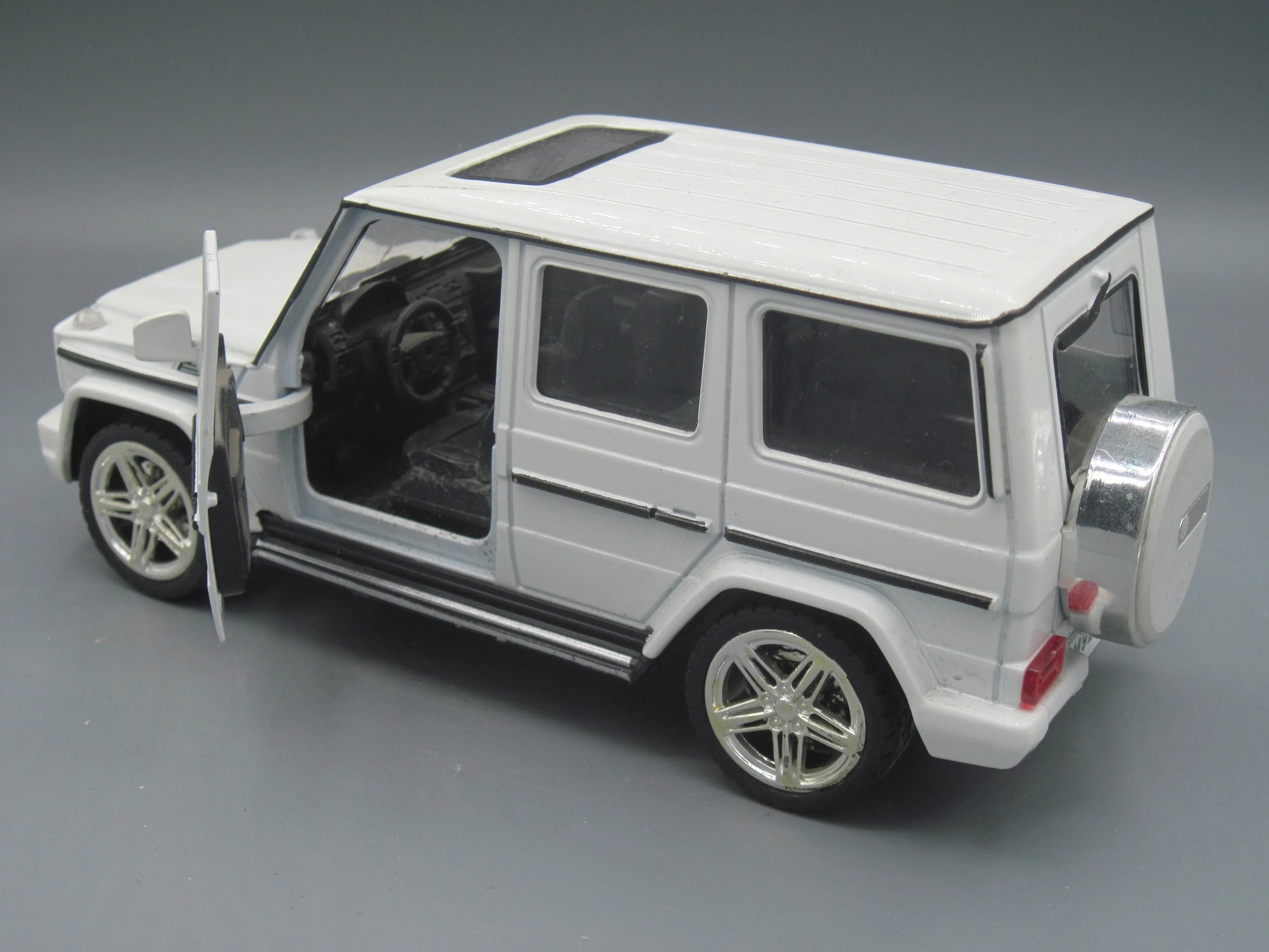 China   Mercedes-Benz G63 AMG SUV  White