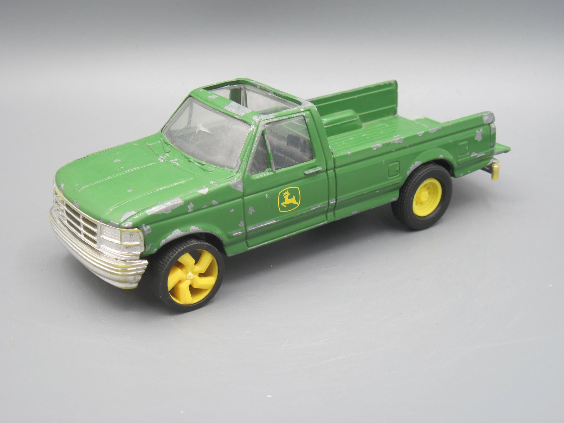 ERTL   John Deere Pick up truck  Green