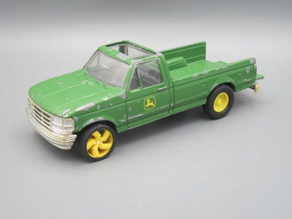 ERTL   John Deere Pick up truck  Green