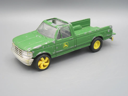 ERTL   John Deere Pick up truck  Green