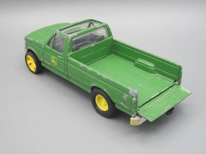 ERTL   John Deere Pick up truck  Green